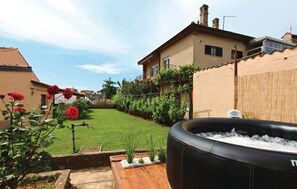 Outdoor spa tub - House 1072/5743 (Istria - Pula), 2800m from the beach (Pula)
