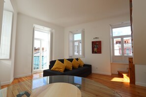 复式, 2 间卧室 (Penthouse) | 客厅 | 平板电视