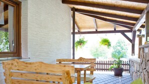 Outdoor dining - Apartments Milan, (16063), Korenica, hr (Korenica)