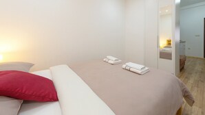 1 bedroom, internet, bed sheets - Apartments Milan, (16063), Korenica, hr (Korenica)