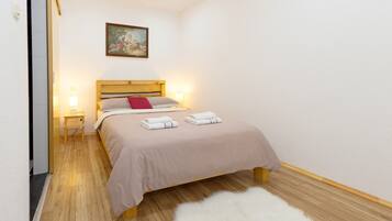 1 多间卧室、上网接入、床单