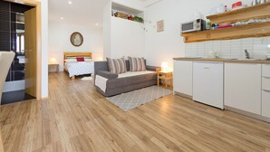 1 bedroom, internet, bed sheets - Apartments Milan, (16065), Korenica, hr (Korenica)