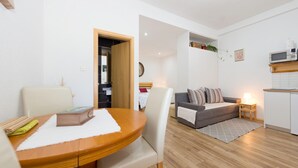 Dining - Apartments Milan, (16065), Korenica, hr (Korenica)