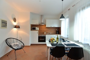 Fridge, microwave, oven, stovetop - Apartment 1089/9300 (Istria - Poreč), 2000m from the beach (Poreč)
