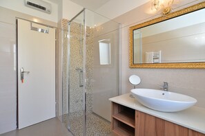 Shower - Apartment 1089/9537 (Istria - Poreč), 2000m from the beach (Poreč)