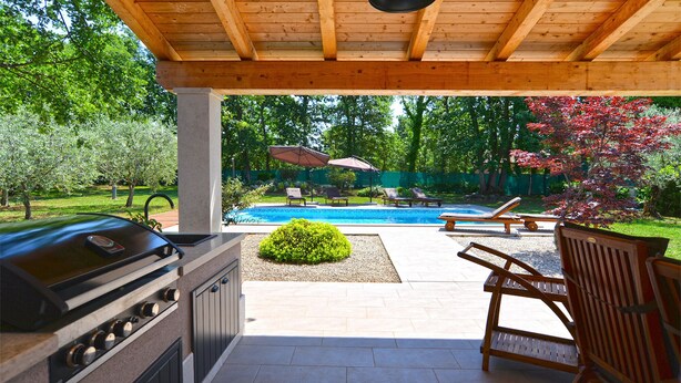 A covered outdoor area with a barbecue grill, lounge chairs, and a swimming pool. - Apartment 1089/9537 (Istria - Poreč), 2000m from the beach (Poreč)