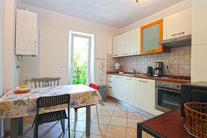 Kühlschrank, Ofen, Herdplatte, Geschirrspüler