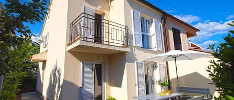 تناول الطعام بالخارج