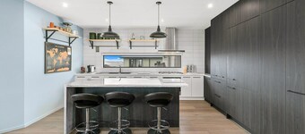 The Mansion - sleeps 20