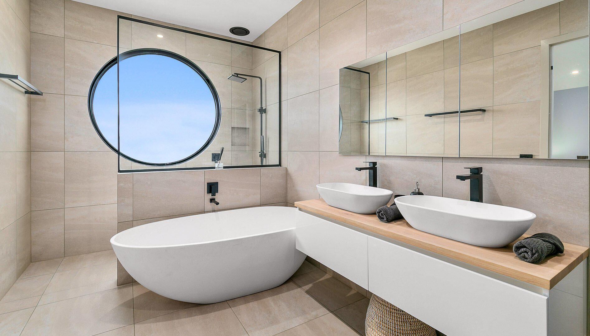 Bathtub, hair dryer
