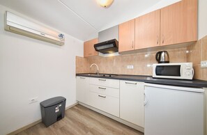 Fridge, stovetop, coffee/tea maker, cookware/dishes/utensils