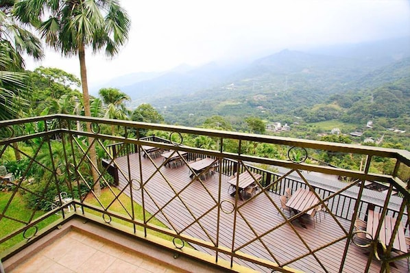 Family Room | Balcony view - Provence Villa (Nanzhuang)