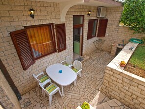 屋外ダイニングエリア