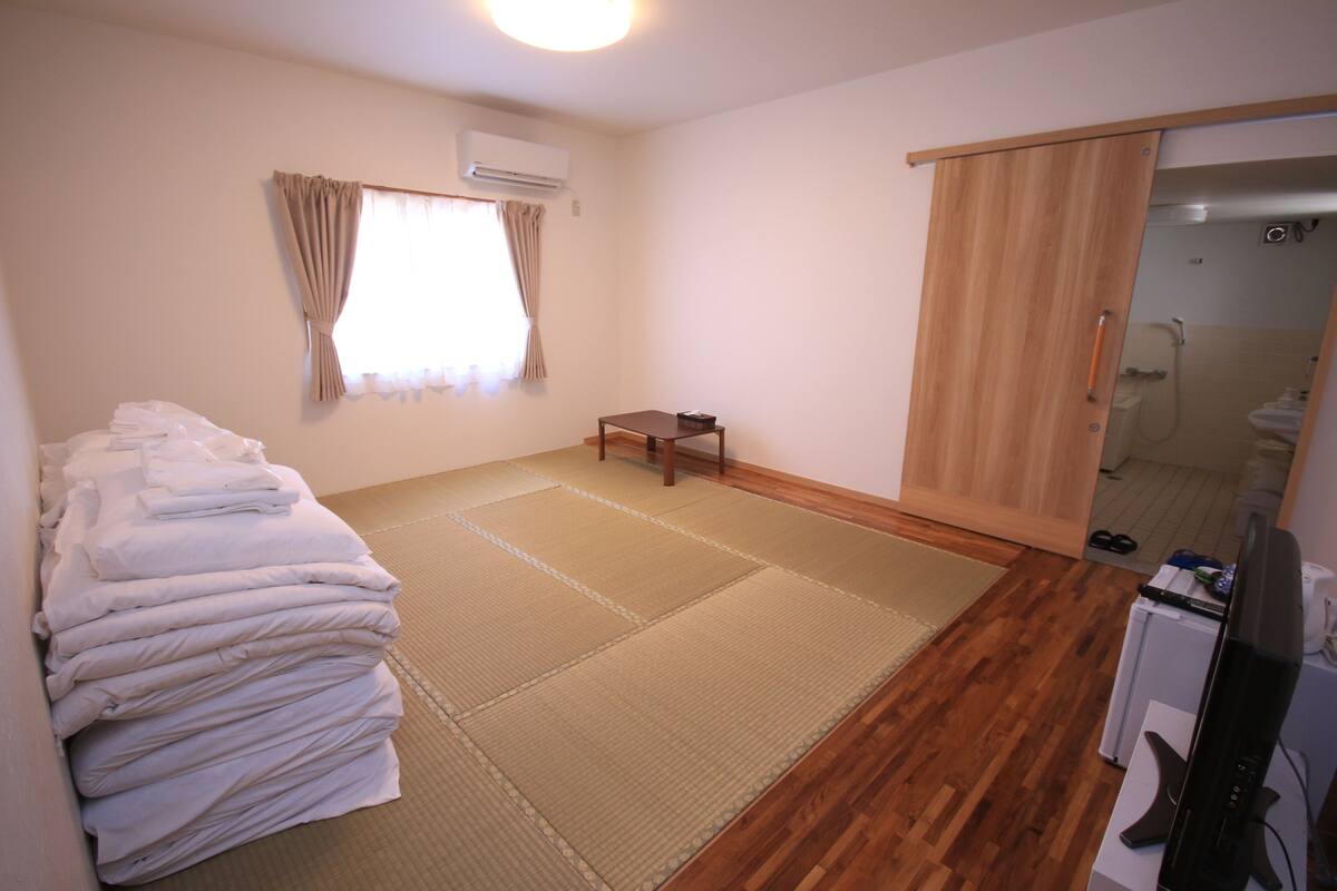 Japanese Style Room for 5 Guests