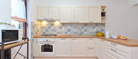 Réfrigérateur, four, plaque de cuisson, lave-vaisselle