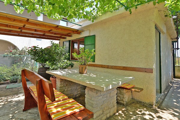 Outdoor dining - Apartment 1174/10650 (Istria - Stinjan), 800m from the beach (Stinjan)