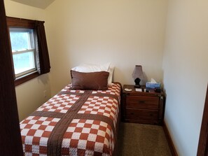 3 bedrooms, desk, free WiFi, bed sheets