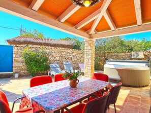 屋外ダイニングエリア