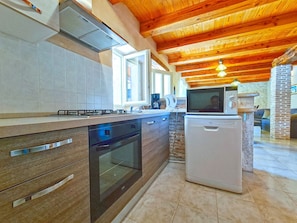 Refrigerador, microondas, horno, placa de cocina
