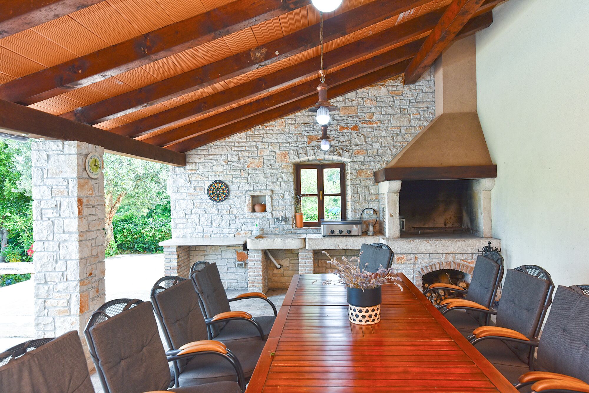 تناول الطعام بالخارج