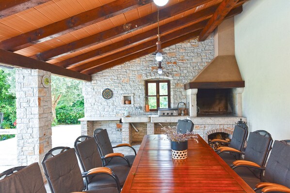 Outdoor dining - House 1187/10830 (Istria - Kavran), 3000m from the beach (Kavran)