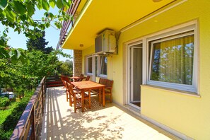 Outdoor dining - Apartment 1198/11014 (Istria - Banjole), 300m from the beach (Banjole)