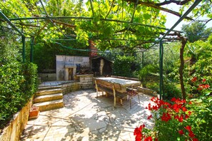 Outdoor dining - Apartment 1198/11014 (Istria - Banjole), 300m from the beach (Banjole)