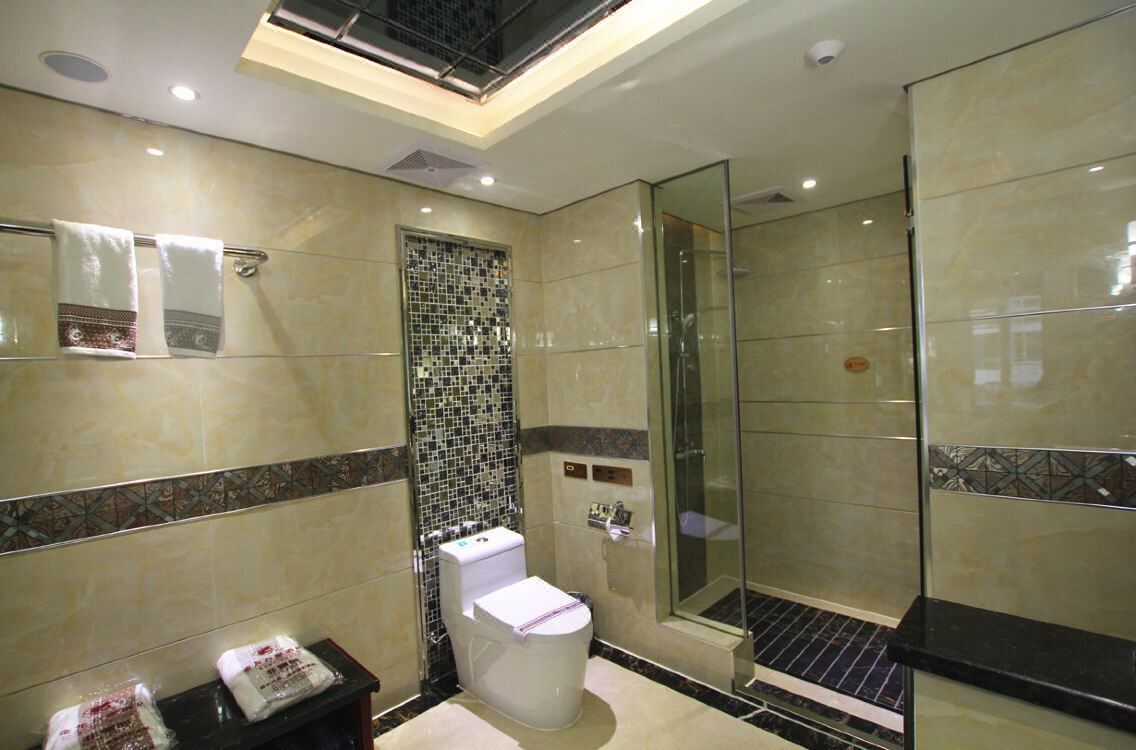 淋浴设施、免费洗浴用品、吹风机、拖鞋