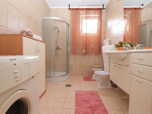 Shower - Apartment 1200/11029 (Istria - Fažana), 300m from the beach (Fažana)