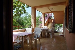 Outdoor dining - Apartment 1202/11041 (Istria - Banjole), 450m from the beach (Banjole)