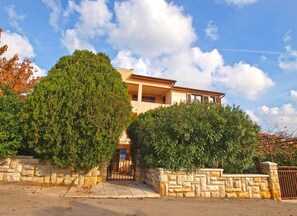 Exterior - Apartment 1202/11041 (Istria - Banjole), 450m from the beach (Banjole)