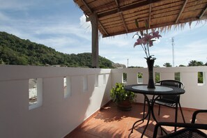 Superior Double Room | Mountain view - Karon Beach Pool Hotel (Karon)