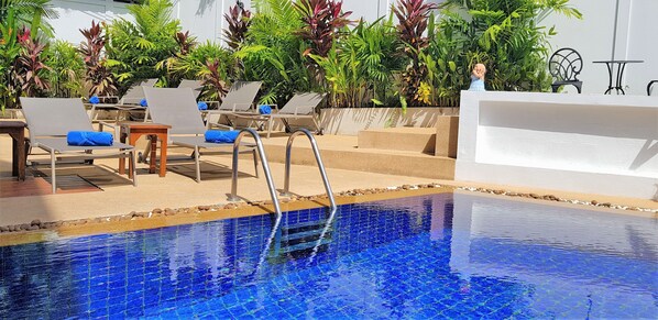 Outdoor pool - Karon Beach Pool Hotel (Karon)