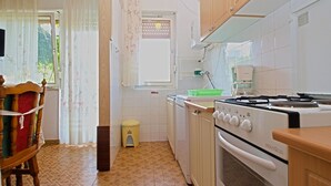 A compact kitchen with a gas stove, a sink, and a dishwasher. - House 1214/11158 (Istria - Banjole), 400m from the beach (Banjole)