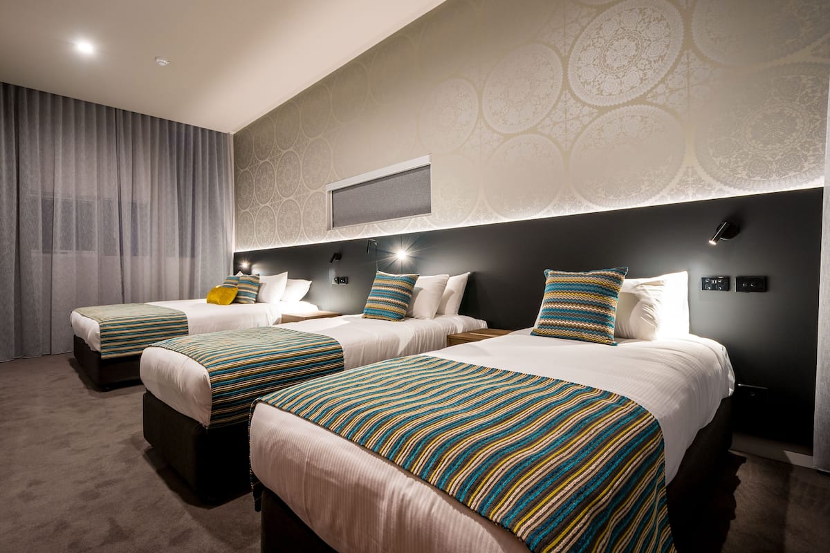 Family Suite - Free Mini Golf | 1 bedroom, in-room safe, desk, laptop workspace