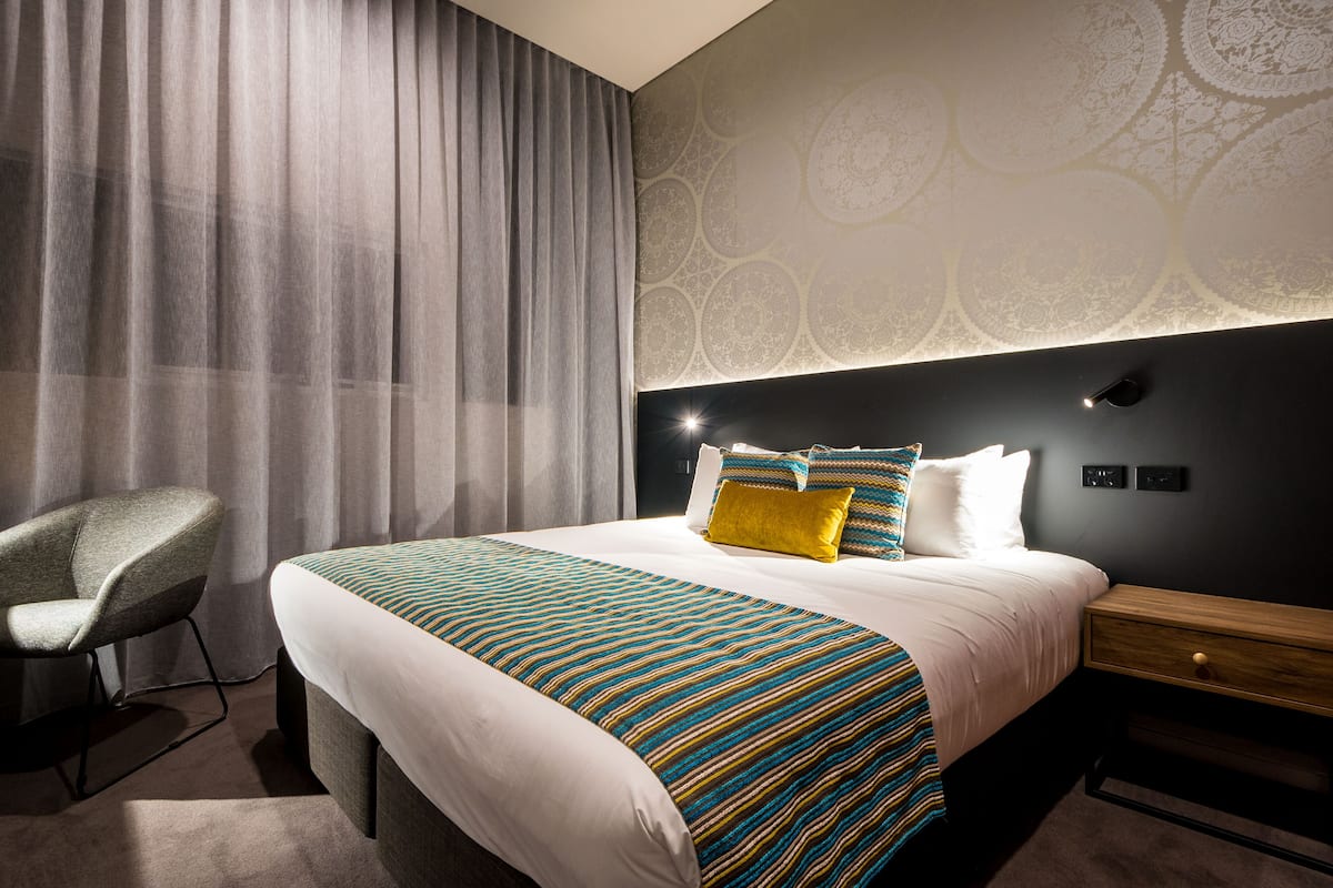 1 Bedroom Suite - Free Mini Golf | 1 bedroom, in-room safe, desk, laptop workspace