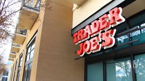 A building with a large red sign reading "TRADER JOE'S". - Modern & Stylish 1BR ◈ Great Location ◈ Walkable (Charlotte)