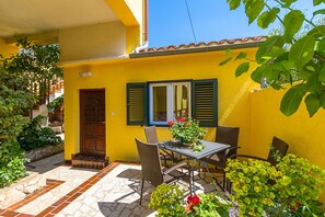 Outdoor dining - Apartment 1220/11167 (Istria - Premantura), 500m from the beach (Premantura)