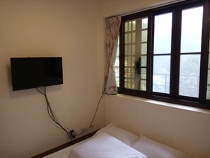 Habitació quàdruple | Escriptori, habitacions insonoritzades, wifi gratuïta i roba de llit 