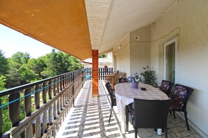 Outdoor dining - Apartment 1224/11229 (Istria - Premantura), 300m from the beach (Premantura)