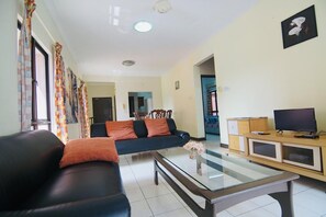 Appartement | 1 slaapkamer, een bureau, een strijkplank/strijkijzer