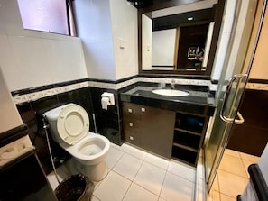 Bathroom - Marina Vacation Units by Perry (Kota Kinabalu)