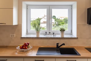 Private kitchen - Apartment 1253/11934 (Istria - Valbandon), 900m from the beach (Valbandon)