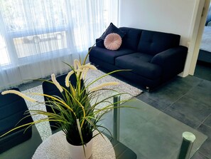 Smart TV - Zig Zag on Henley ~ Walk to the BEACH ~ Restuarants/cafes ~ Unlimited Wifi (ADELAIDE)