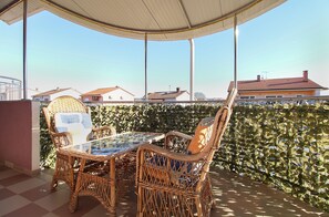 Outdoor dining - Apartment 1265/12157 (Istria - Valbandon), 500m from the beach (Valbandon)