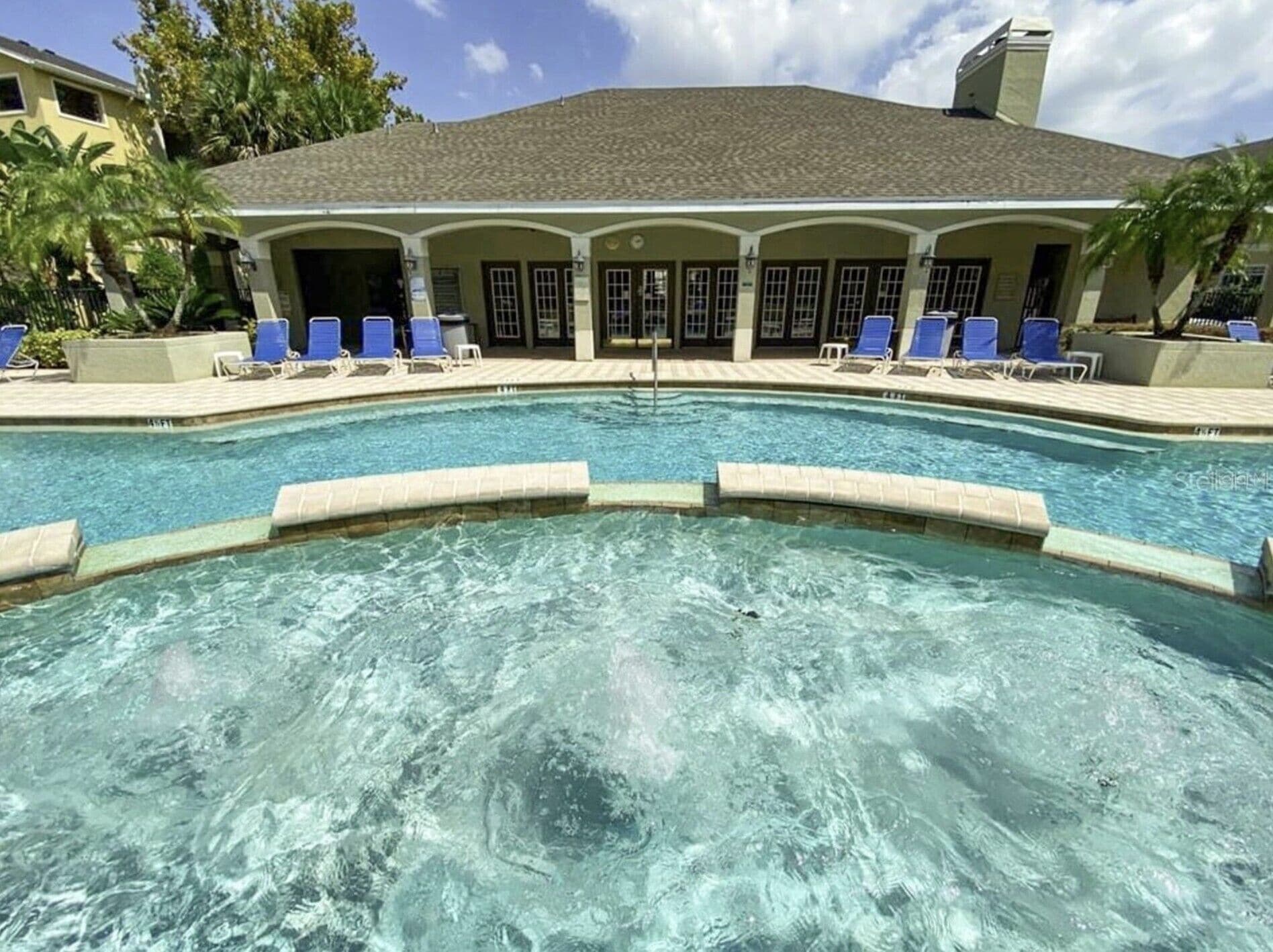 Piscine extérieure, piscine chauffée