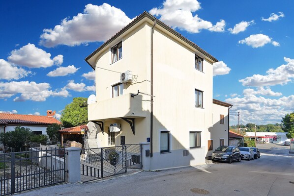 Exterior - Apartment 1279/12217 (Istria - Pomer), 650m from the beach (Pomer)