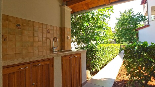 Property grounds - Apartment 1293/12300 (Istria - Fažana), 200m from the beach (Fažana)