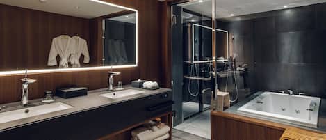 Baignoire et douche séparées, baignoire à remous