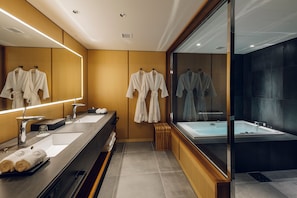Deluxe Room (Premium) | Bathroom